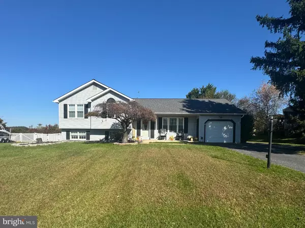 98 SMOKEBOX CIR, Stewartstown, PA 17363