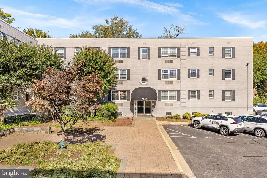 2030 N VERMONT ST #301, Arlington, VA 22207