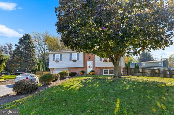 Lancaster, PA 17603,7 IVYWOOD CT