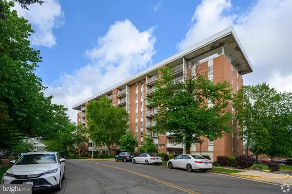 5250 VALLEY FORGE DR #103, Alexandria, VA 22304