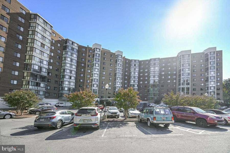 15100 INTERLACHEN DR #4-112, Silver Spring, MD 20906