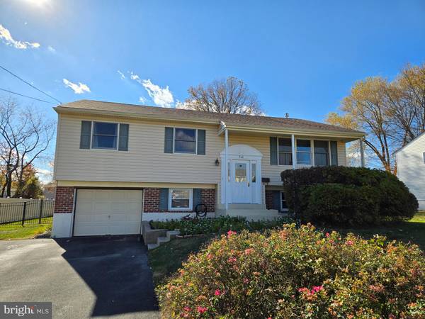 544 BYRON RD, Warminster, PA 18974