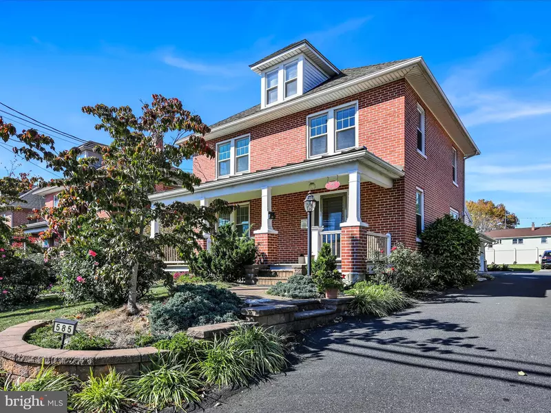 585 W MAIN ST, New Holland, PA 17557