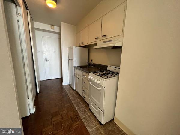 Philadelphia, PA 19106,604-36 S WASHINGTON SQ #1813