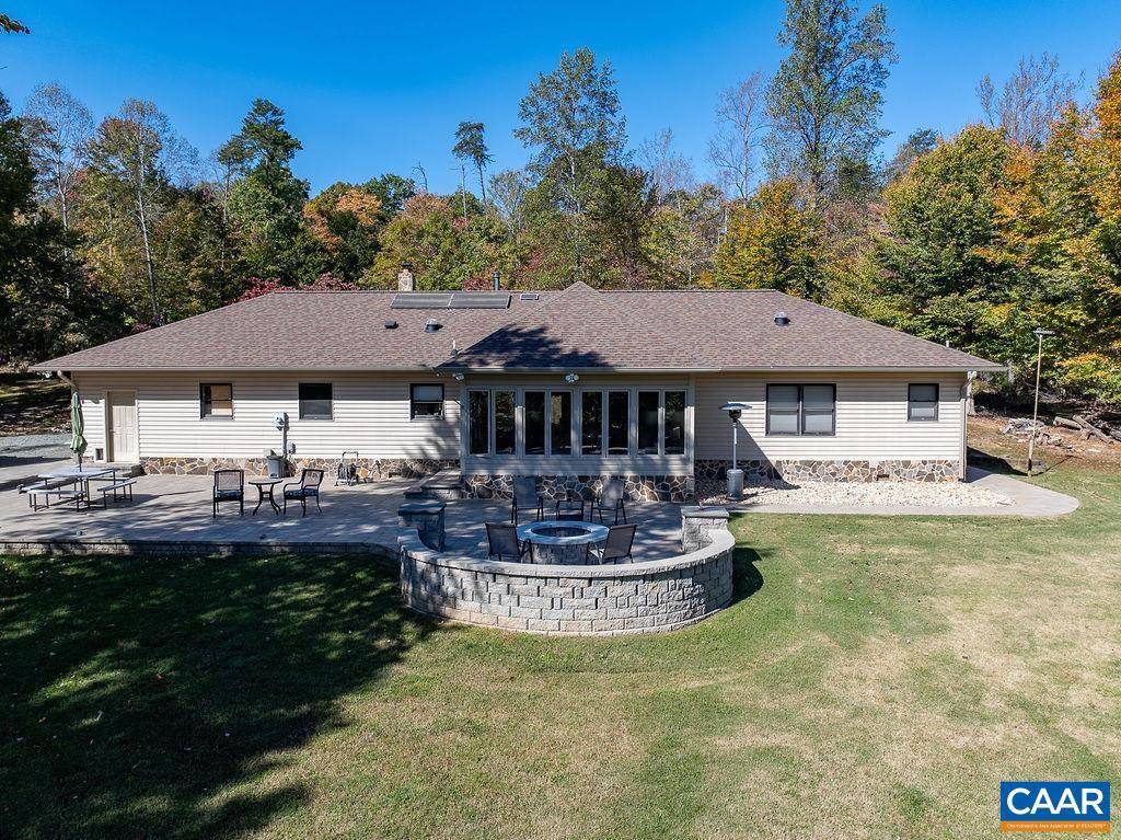 Palmyra, VA 22963,374 WHITE OAK DR