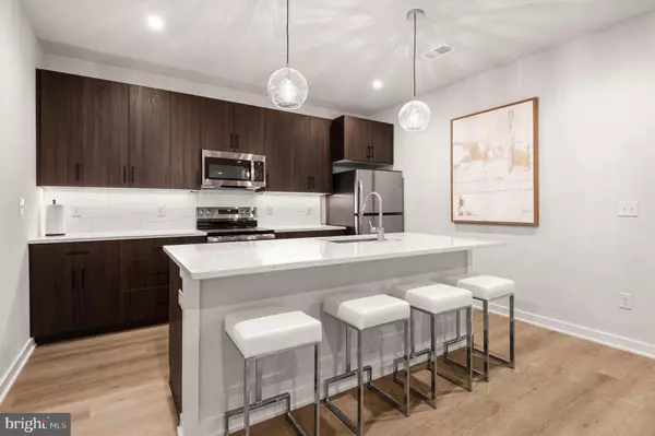 Hatboro, PA 19040,26 S YORK #101