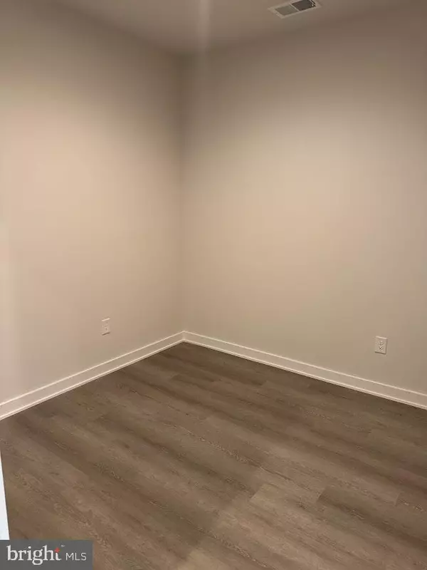 Hatboro, PA 19040,26 S YORK #103