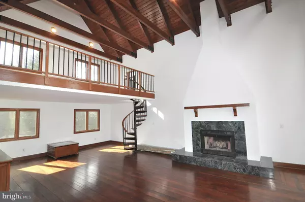 Great Falls, VA 22066,11265 BEACH MILL RD