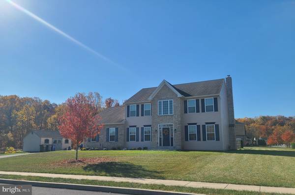 100 PLEASANT VIEW DR, Douglassville, PA 19518