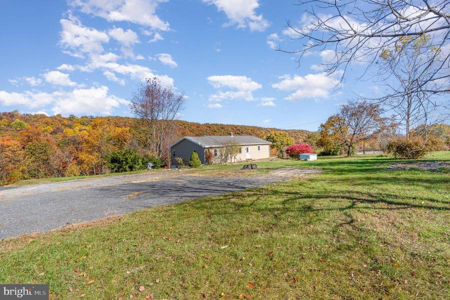 2 KUMLER LN, Duncannon, PA 17020