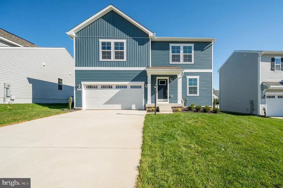 220 LUDGATE MNR, Falling Waters, WV 25419