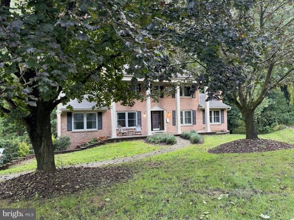 Mclean, VA 22101,1588 FOREST VILLA LN