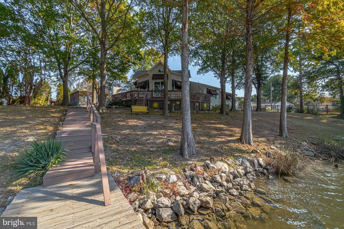 Reedville, VA 22539,467 HARBOR DR