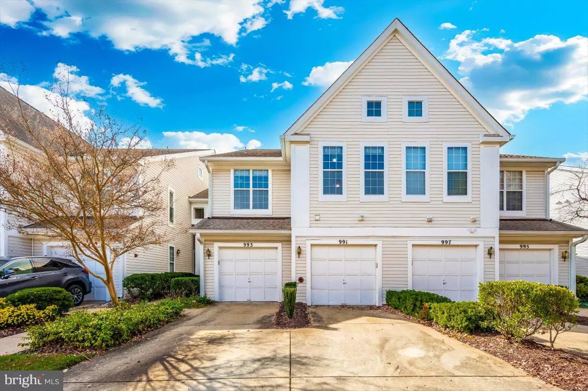 Gaithersburg, MD 20878,991 HILLSIDE LAKE TER #906