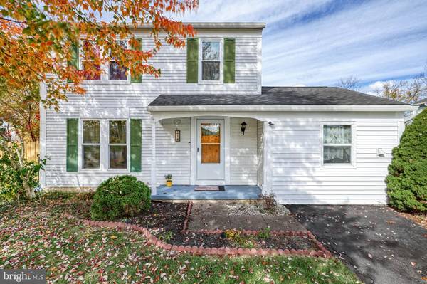 16 BAYBERRY DR, Mechanicsburg, PA 17050