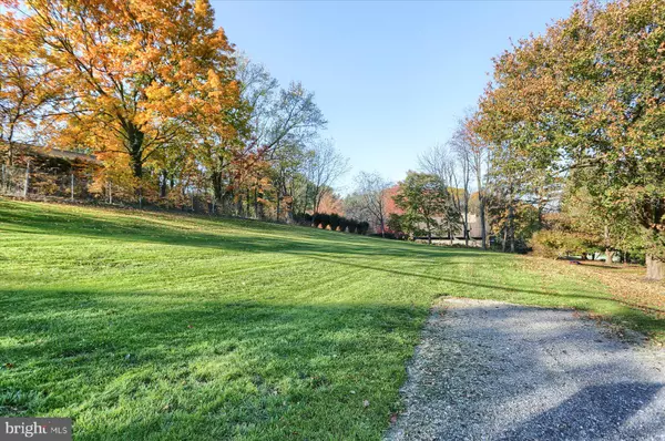 2002 COLONIAL RD, Harrisburg, PA 17112
