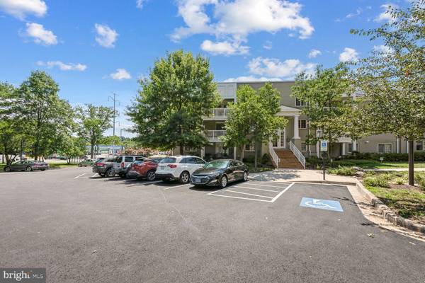 Arlington, VA 22204,4061 S FOUR MILE RUN DR #102