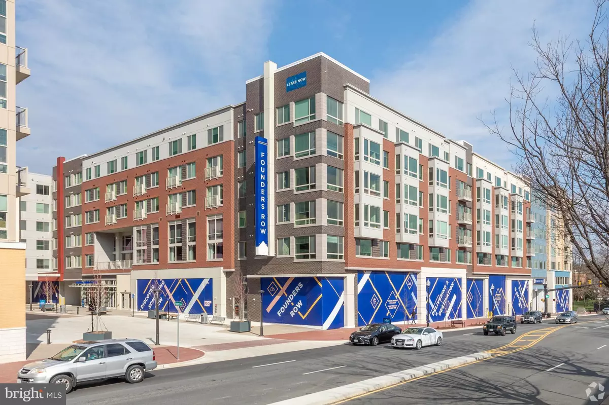 Falls Church, VA 22046,916 W BROAD ST