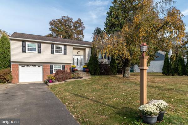 31 N TRAYMORE AVE, Ivyland, PA 18974