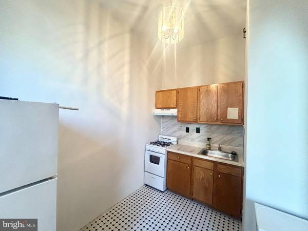 Philadelphia, PA 19103,140 N 21ST ST #2A