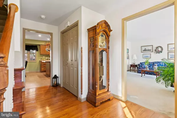 Boiling Springs, PA 17007,7 RED OAK DR