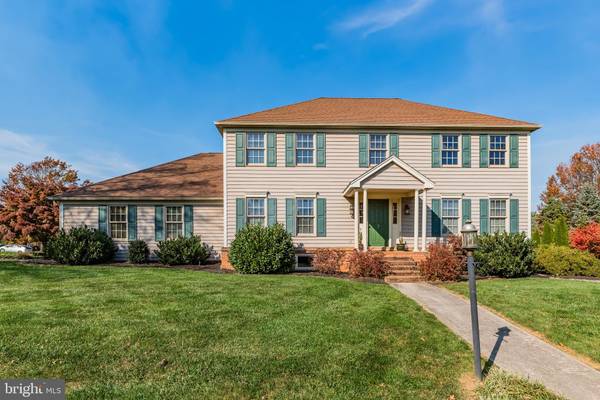 7 RED OAK DR, Boiling Springs, PA 17007