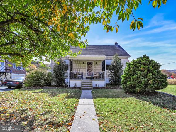 40 E CHARLES ST, Wernersville, PA 19565