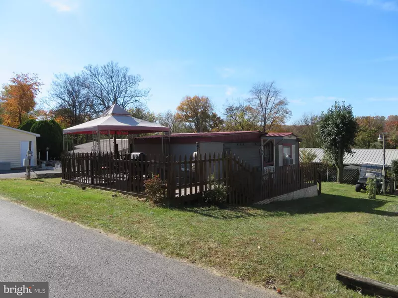 41-3 HOT DOG RD, Falling Waters, WV 25419