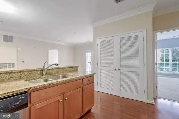 Alexandria, VA 22304,4850 EISENHOWER AVE #304