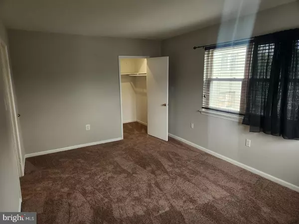 Alexandria, VA 22312,5911 QUANTRELL AVE #204