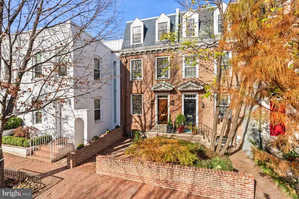 3321 DENT PL NW, Washington, DC 20007