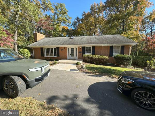 3033 SYLVAN DR, Falls Church, VA 22042