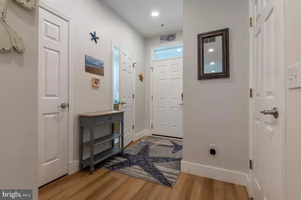 Rehoboth Beach, DE 19971,4202 SANDPIPER DR #2102