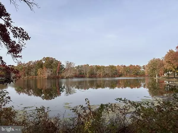 Carneys Point, NJ 08069,10 LAYTONS LAKE