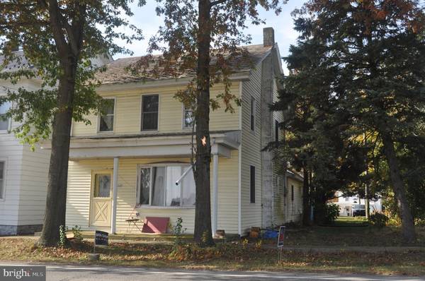 143 MAIN ST N, Berrysburg, PA 17005