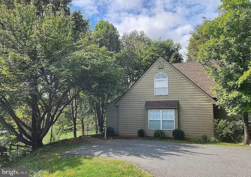 1102 AMBER RIDGE RD, Charlottesville, VA 22901