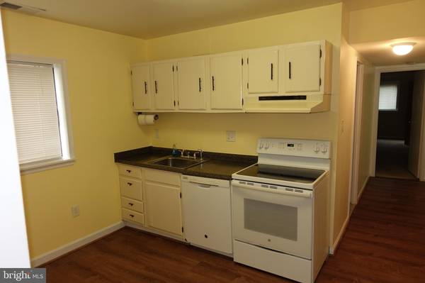 Fairfax, VA 22031,9739 KINGS CROWN CT #2