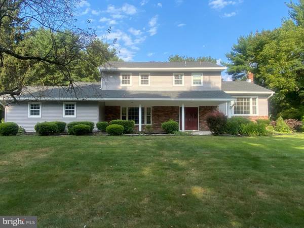 10 STONELEA DR, Princeton Junction, NJ 08550