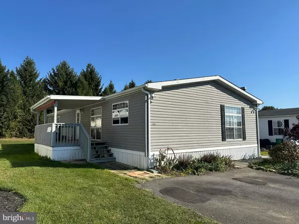 5241 BRUNSWICK LN, Macungie, PA 18062