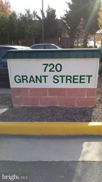 720-J GRANT ST #J, Herndon, VA 20170