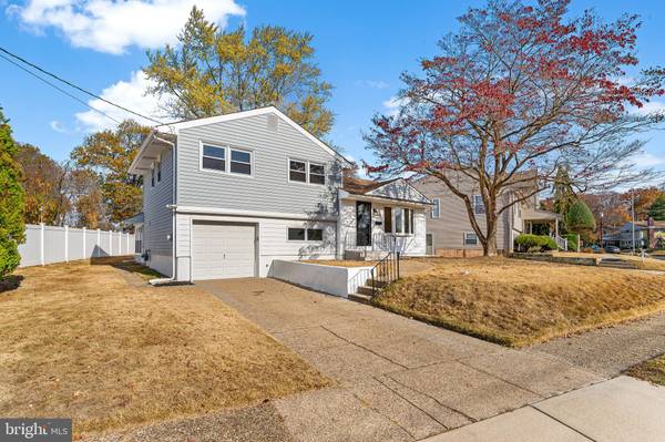 99 W WOODCREST AVE, Maple Shade, NJ 08052