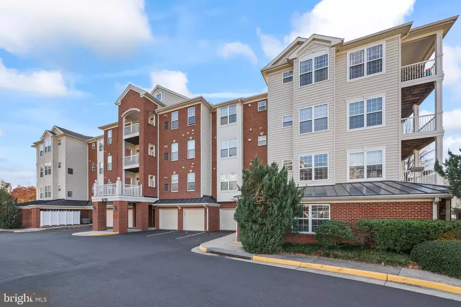 9710 HANDERSON PL #UNIT 204, Manassas Park, VA 20111