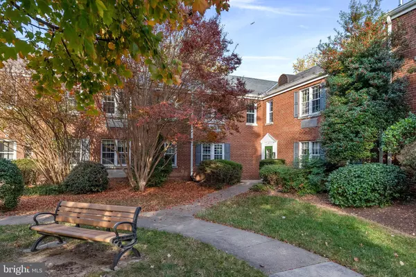 Alexandria, VA 22305,13 AUBURN CT #B