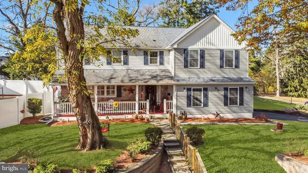 2 LANTERN LN, Hatboro, PA 19040