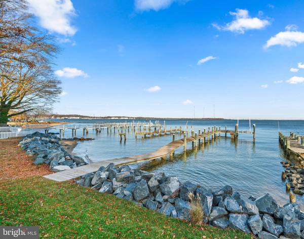 Annapolis, MD 21403,7019 BAY FRONT DR