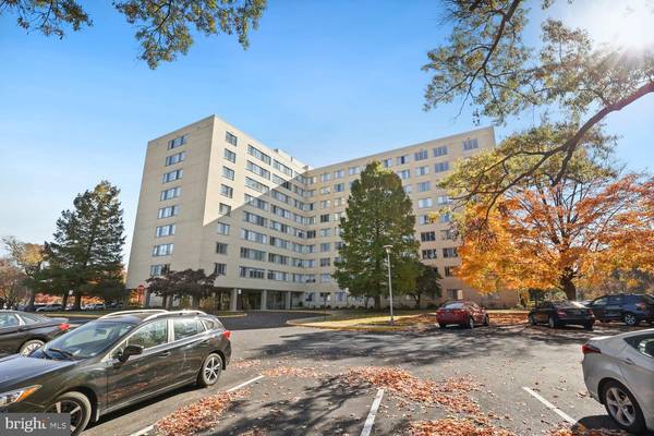 6641 WAKEFIELD DR #207, Alexandria, VA 22307