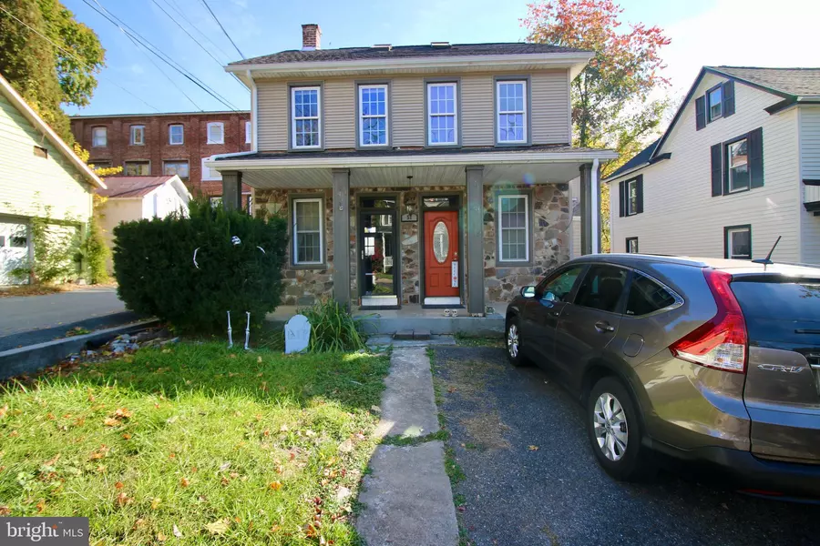 51 S MANOR ST, Mountville, PA 17554