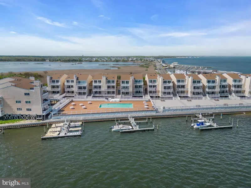 401 BAY SHORE DR #18B, Barnegat, NJ 08005