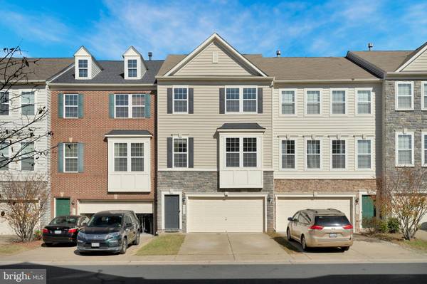 42255 DEAN CHAPEL SQ, Chantilly, VA 20152