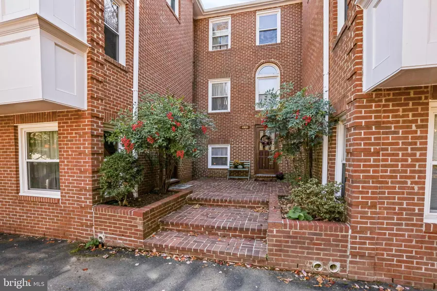 4806 FAIRFAX DR #5, Arlington, VA 22203